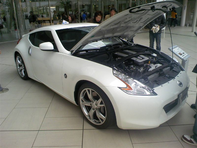 Pearl White Nissan 370Z seen at NATC in Japan 112308