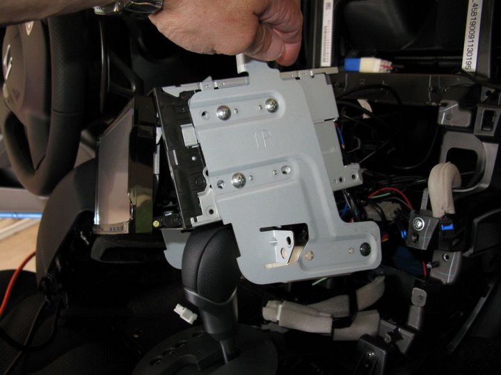 031
Theres lots of wires to shove into the dash!