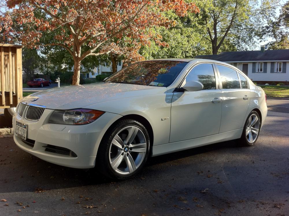 The Mrs' Ride, great compliment to the Z , 325xi with 18" bmw style 189s and Upgraded Xenons with Angel Eyes. ( not on yet in pic )