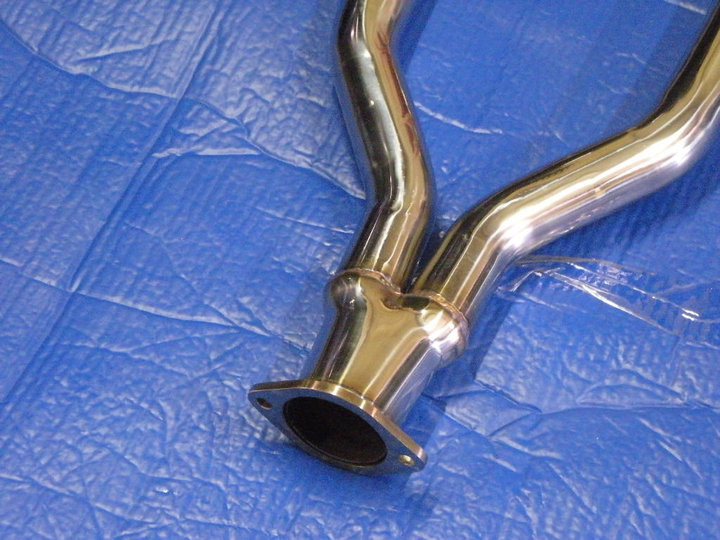 Closeup of mid-pipe
