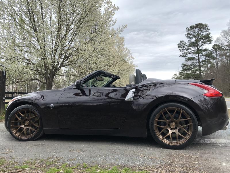 Wheels change colors just like the Black Cherry Metallic.