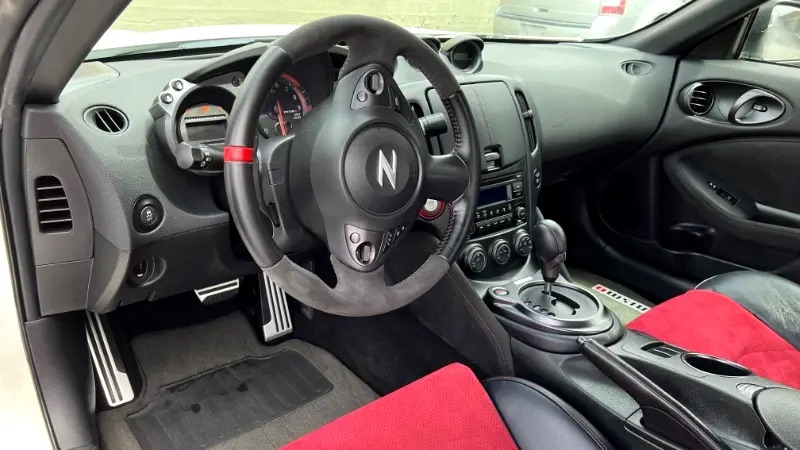 Dealer Pic: Driver Interior 2