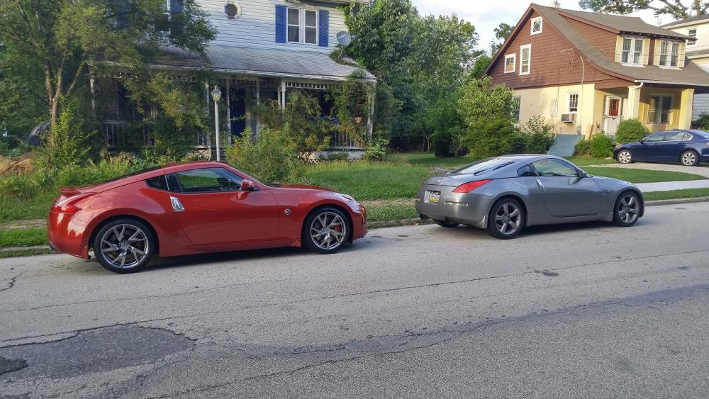370z and 350z hanging out