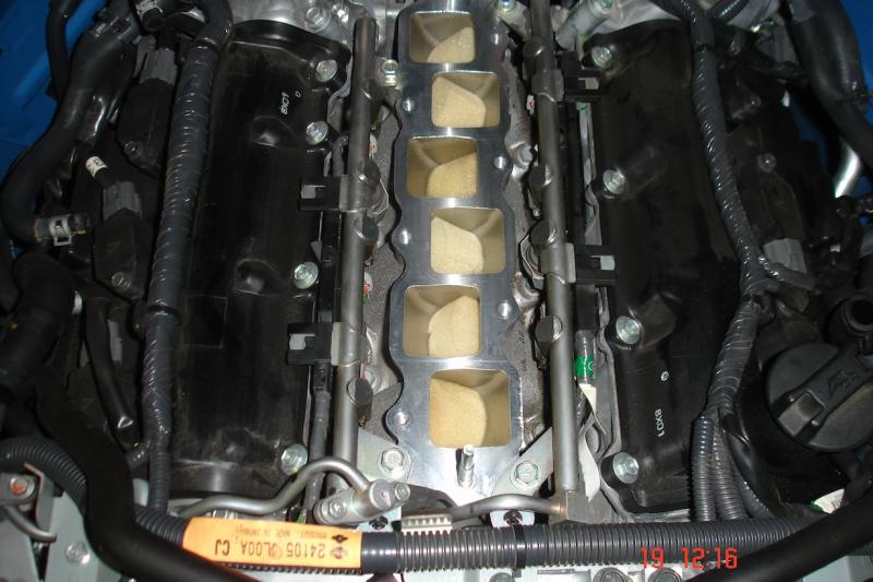 Engine cylinder manifold