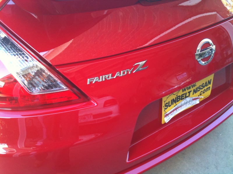 Close up of new Fairlady Z emblem.