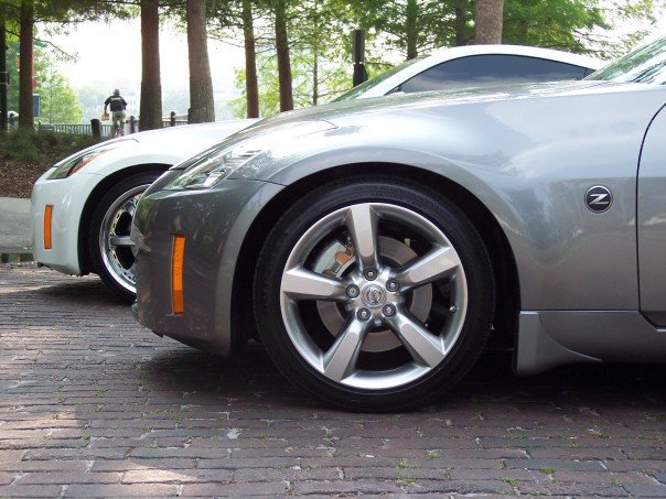 my 2007 350z and friend 2004 350z
Rims