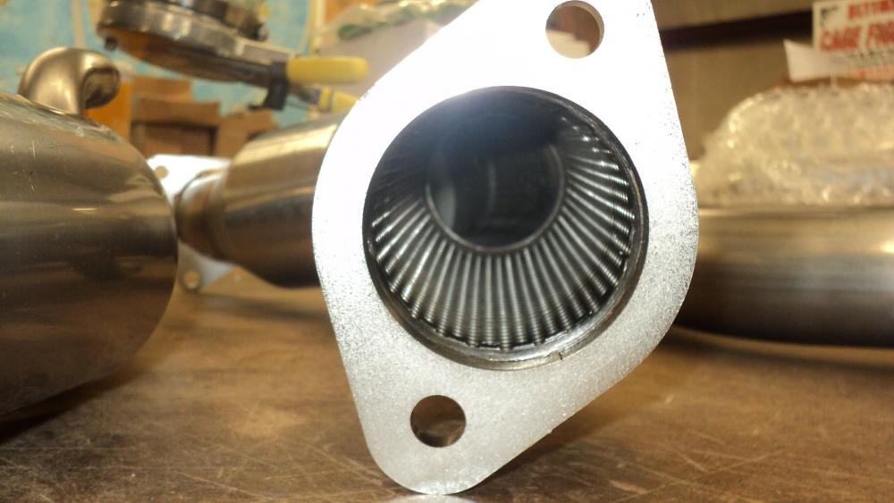 Internals of High Flow Cat Resonator - No restrictions on air flow, but restrictions on Drone!! Also, notice cleaned up ground smooth welding on the inside of the flange