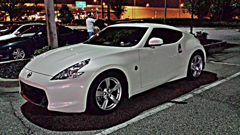 Took the Z out to a local meet last night...Buddy snapped this photo on his Galaxy s4 and it came out pretty cool.