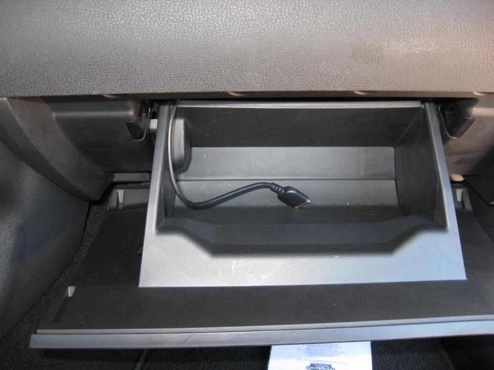 Integrated iPod Control unit.  The iPod connection in the glove box: 1 of 2.