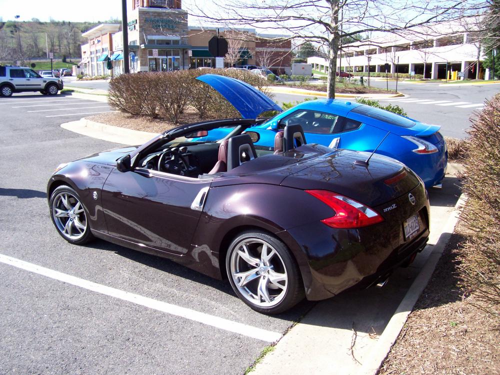 Mike's roadster and Tony's MB in the back.