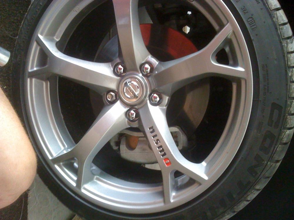 Nismo wheel with Mike's decal. KYO color code. Need to change out the brakes now that I have the new ones.
